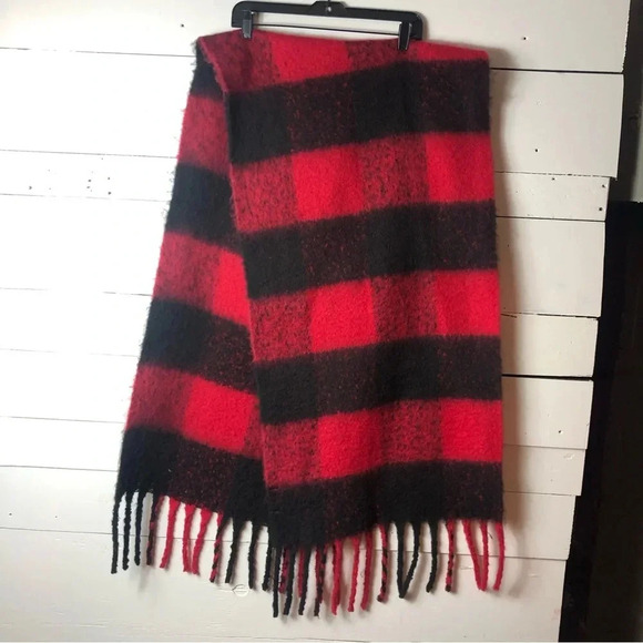 Steve Madden Red Buffalo Plaid Oversized Fringe Scarf Shawl Soft Cozy Women’s OS - Picture 2 of 4